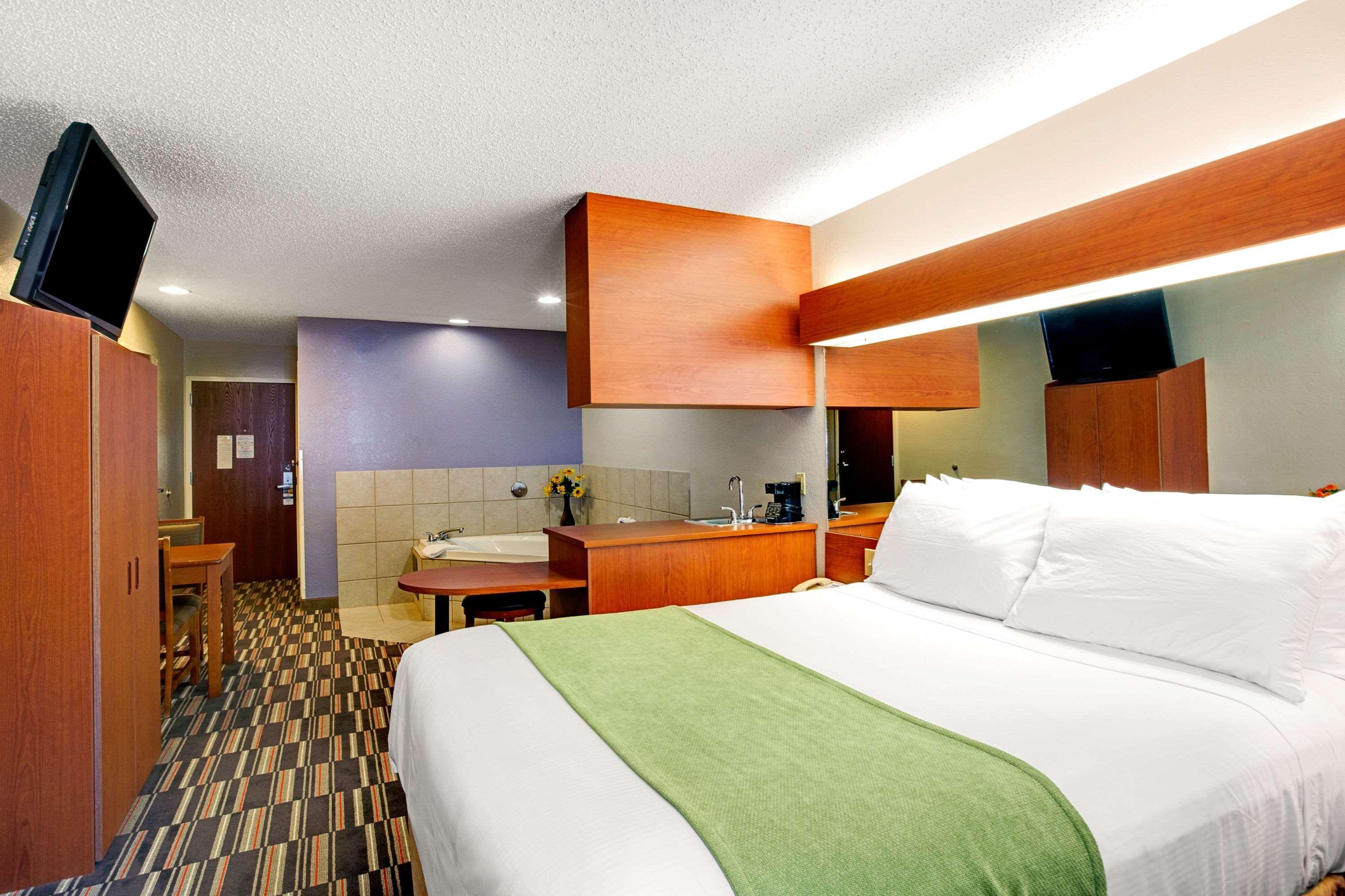 Microtel Inn & Suites By Wyndham Cherokee Eksteriør billede