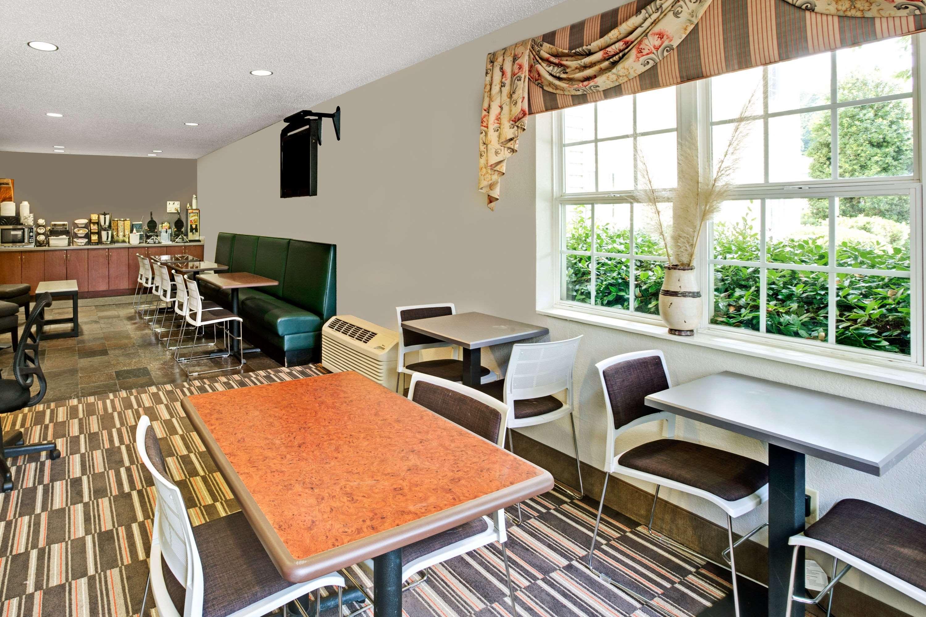 Microtel Inn & Suites By Wyndham Cherokee Eksteriør billede